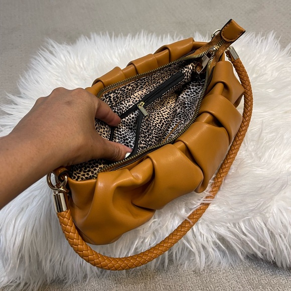 Caramel Shoulder Bag Clutch 🤎 - Picture 4 of 5